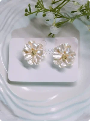 Acrylic White Camellia Flowers Stud Earrings