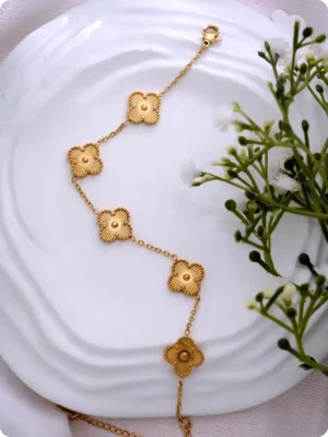 Stylish Flower Charm Bracelet – Gold Finish